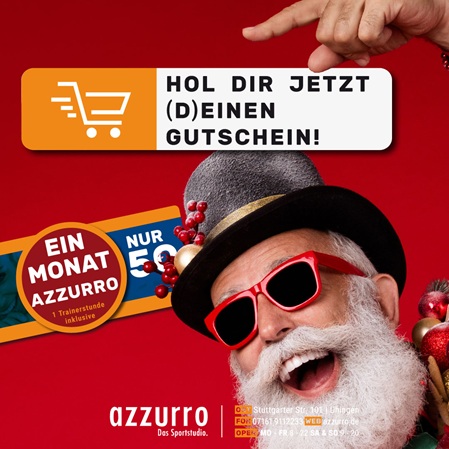 Ein verrückt gekleideter Weihnachtsmann zeigt auf die Schrift "Hol Dir jetzt Deinen Gutschein"